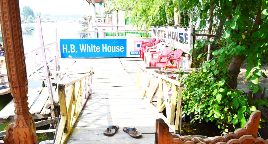 New White House Houseboat, Srinagar 1